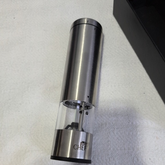 Salt and Pepper Grinder Set 2025 New, Battery Operated - Picture 4 of 4